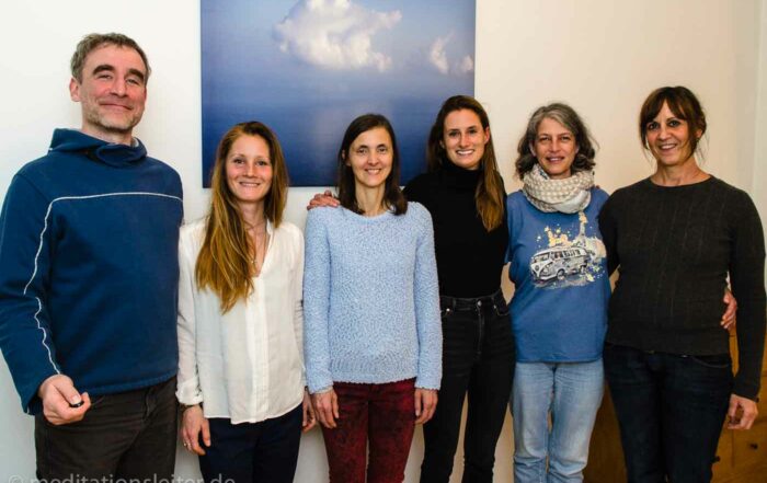 Meditationsleiter Ausbildung in Berlin - von li nach re: Cassy Kloppe, Petra Garbas, Svea Joisten, Ursula Thiesen, Kathrin Hörchner